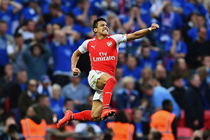 Arsenal leva a melhor sobre o Reading e fica um passo mais perto de erguer a 12ª Taça de Inglaterra