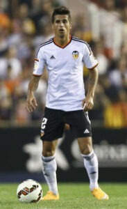 Sem lugar no Benfica, João Cancelo foi emprestado ao Valencia onde tem dado nas vistas.