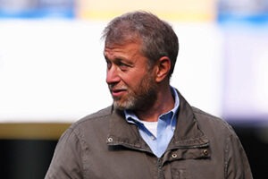 O proprietário do Chelsea, Abramovich, deu hipótese a Mourinho de concertar a situação em Janeiro, à troca de ver melhorias até lá. O proprietário do Chelsea deu hipótese a Mourinho de concertar a situação em Janeiro, à troca de ver melhorias até lá.