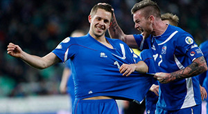 Aron Gunnarsson e Gyfli Sigurdsson, os dois jogadores-chave do meio campo da Islândia.