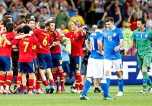 Impedir a Espanha de se sagrar campeã europeia pela terceira vez consecutiva seria a vingança perfeita para a Squadra Azzurra.