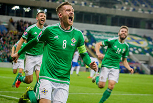 Depois de um grande trabalho realizado pelo técnico Michael O'Neill, a Irlanda do Norte qualifica-se ao Euro 2016. Depois de um grande trabalho realizado pelo técnico Michael O'Neill, a Irlanda do Norte qualifica-se ao Euro 2016.