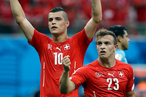 Granit Xhaka e Xherdan Shaqiri, os dois jogadores chave da selecção suíça. Granit Xhaka e Xherdan Shaqiri, os dois jogadores chave da selecção suíça.