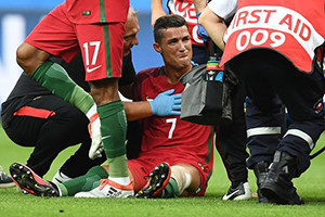 A dor de Ronaldo ao saber que, para ele, a final estava acabada. A dor de Ronaldo ao saber que, para ele, a final estava acabada.
