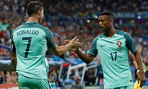 Ronaldo e Nani foram os autores dos dois golos contra o País de Gales. Ronaldo e Nani foram os autores dos dois golos contra o País de Gales.