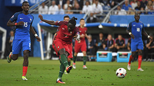 O golo que vai ficar para sempre na história de Portugal. O golo que vai ficar para sempre na história de Portugal.