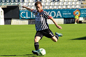 Rui Coentrão bisa na vitória sobre o Olhanense.