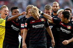 Joel Pohjanpalo entra em campo com o Leverkusen a perder e, em apenas 30 minutos, faz um hat-trick.