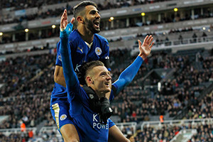 Vardy e Mahrez, perigo em movimento. Vardy e Mahrez, perigo em movimento.