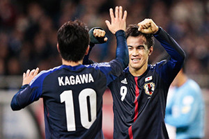 Kagawa e Okazaki ao serviço do Japão.