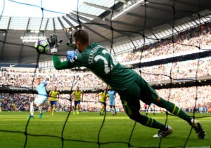Stekelenburg foi a primeira contratação de Koeman quando assumiu o cargo em Goodison Park: aposta ganha.