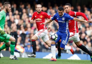 De Gea, Blind e Smalling a defender com os olhos. De Gea, Blind e Smalling a defender com os olhos.