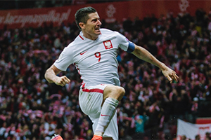 Lewandowski garante os 3 pontos mesmo em cima do apito final.