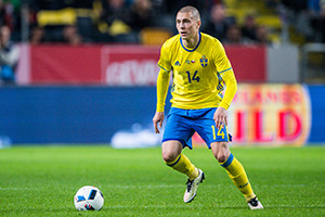 Lindelof marca em triunfo sueco.