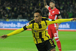 Golo solitário de Aubameyang resulta em vitória no Clássico.
