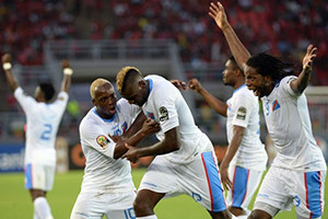 Bolasie aponta o golo da vitória para a República Democrática do Congo.