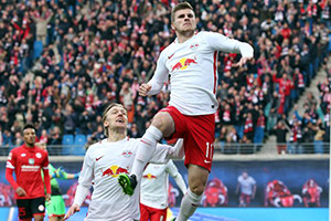Na sua estreia na Bundesliga, Leipzig alcança o primeiro lugar.