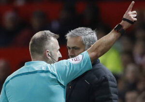 Outro podia ter-se safado com uma reação destemperada mas não Mourinho.