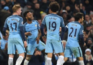 Sem Aguero, os quatro da frente do City encontraram a forma de criar perigo junto à baliza de Cech.