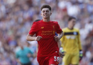 O jovem de dezassete anos e quarenta e cinco dias destronou Michael Owen como mais mais jovem a marcar pelos Reds.