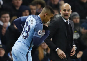 Gabriel de Jesus estreou-se com a camisola do City e marcou minutos depois, mas estava fora de jogo.