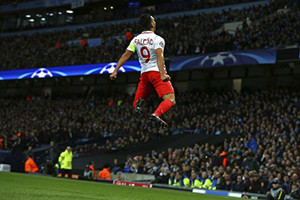 Falcao está, decididamente, de volta à sua antiga forma e bisou em Manchester.