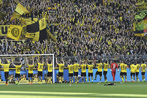 Com esta vitória, o Dortmund subiu até ao 3º lugar.