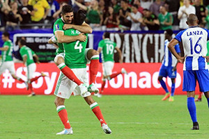 Golo madrugador, e solitário, resolve partida para o México. Golo madrugador, e solitário, resolve partida para o México.