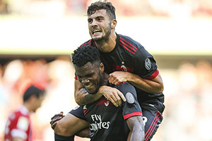 M'Baye Niang e Cutrone, dois grandes responsáveis pelo 4-0 ao Bayern de Munique. M'Baye Niang e Cutrone, dois grandes responsáveis pelo 4-0 ao Bayern de Munique.