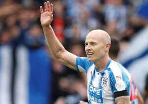 Aaron Mooy já tinha sido um elemento estrutural na época passada mas a Premier League está-lhe a fazer bem. Aaron Mooy já tinha sido um elemento estrutural na época passada mas a Premier League está-lhe a fazer bem.