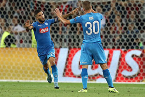 Nápoles volta a vencer Nice por 2-0 e segue em frente na competição. 
