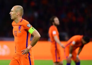 Com dois golos, insuficientes para alterar o desfecho, Robben despediu-se da seleção holandesa. Com dois golos, insuficientes para alterar o desfecho, Robben despediu-se da seleção holandesa.