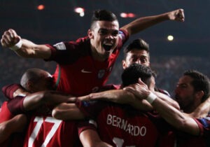 A Seleção das Quinas garantiu a qualificação direta com uma vitória conclusiva sobre os suíços. A Seleção das Quinas garantiu a qualificação direta com uma vitória conclusiva sobre os suíços.
