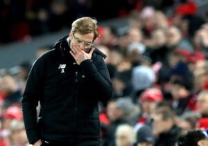 Klopp tem razões para estar preocupado. Os erros defensivos voltam a pesar em momentos decisivos.