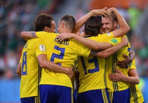 Com uma vitória por 3-0 os Suecos eliminam a Alemanha e ganham o grupo.