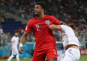 Os ingleses bem reclama que o penalti é soft mas aquele braço em movimento estava a pedi-las.