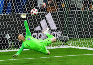 Jordan Pickford, agora herói nacional, disse que só Falcao não escolheu o lado que o estudo antecipava.