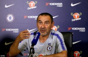 Maurizio Sarri tem uma tarefa complicada pela frente.